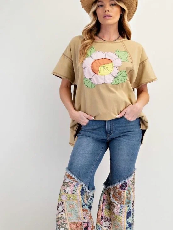 Easel Tan Floral Appliqué Short Sleeve Pullover - Picture 2 of 6